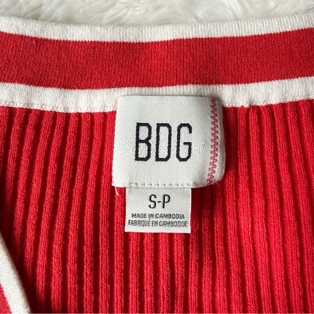BDG Woman Red Ribbed V-Neck Crop Knit Sweater Top SMALL Tenniscore Preppy Chic - Picture 7 of 8